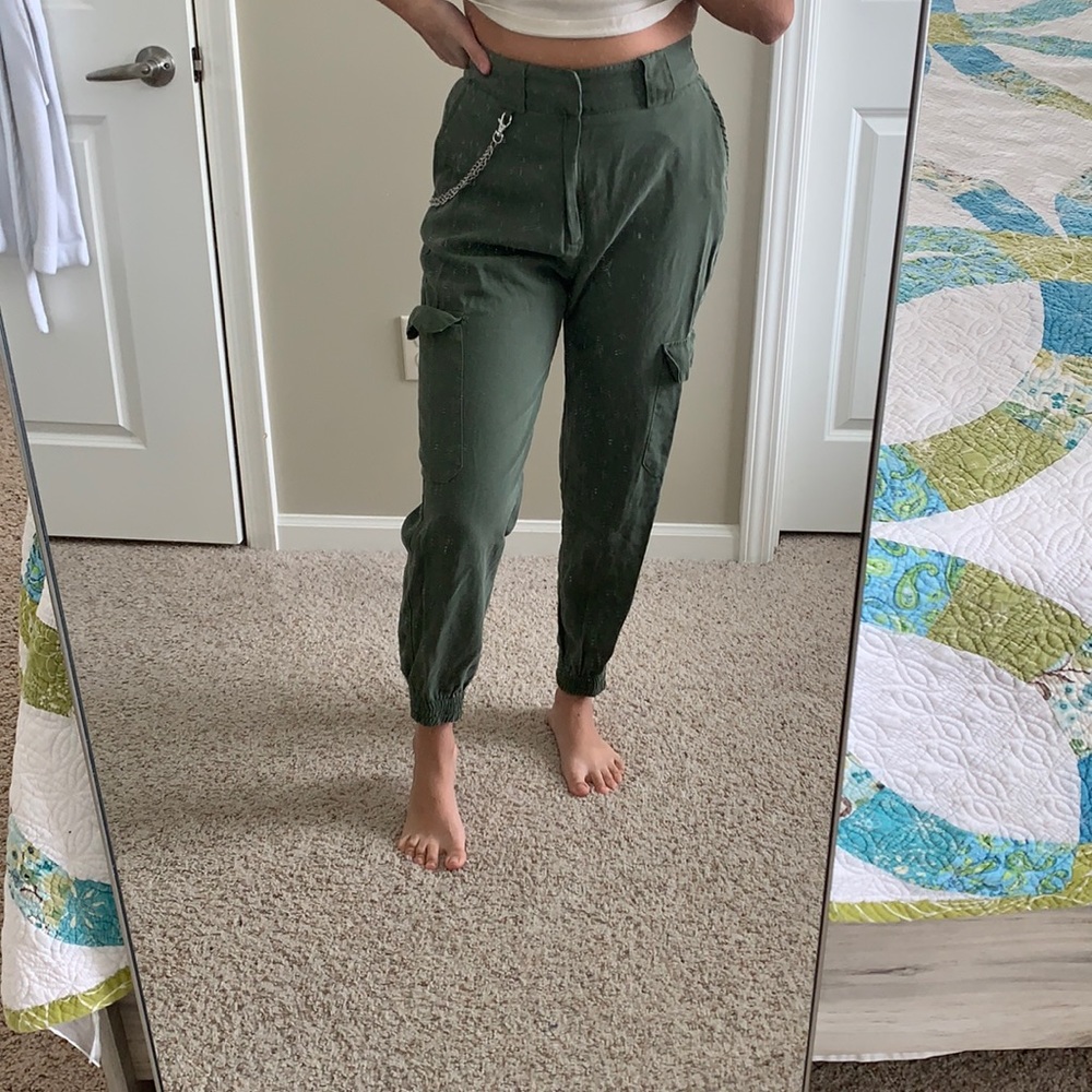 Dark green soft fabric loose pants with chain size medium